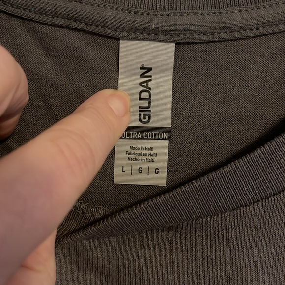 NWOT-Gildan Ultra Cotton Graphic Print Gray Tee Shirt - Picture 3 of 5